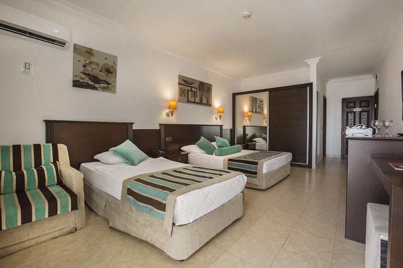 Alanya utazás Kleopatra Royal Palm Hotel