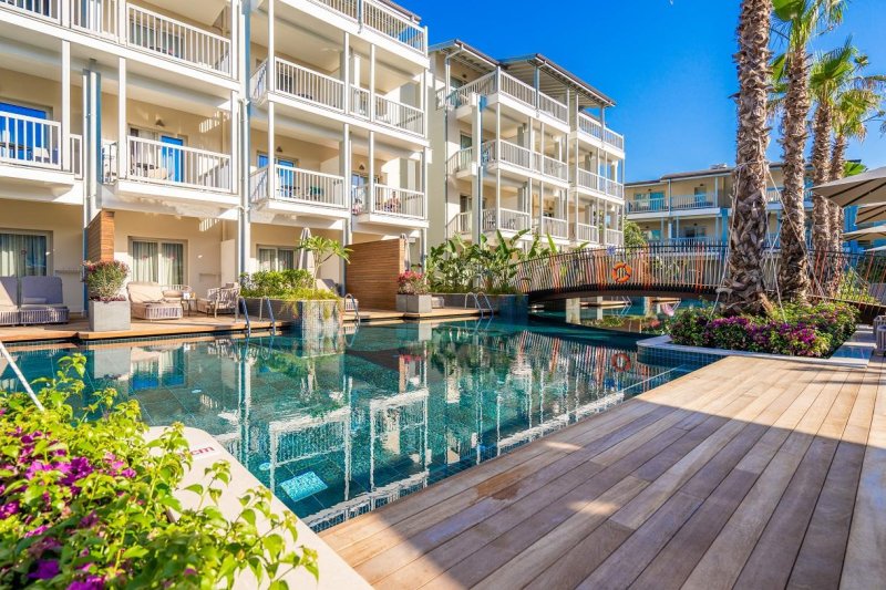 Antalya utazás Lara Barut Collection