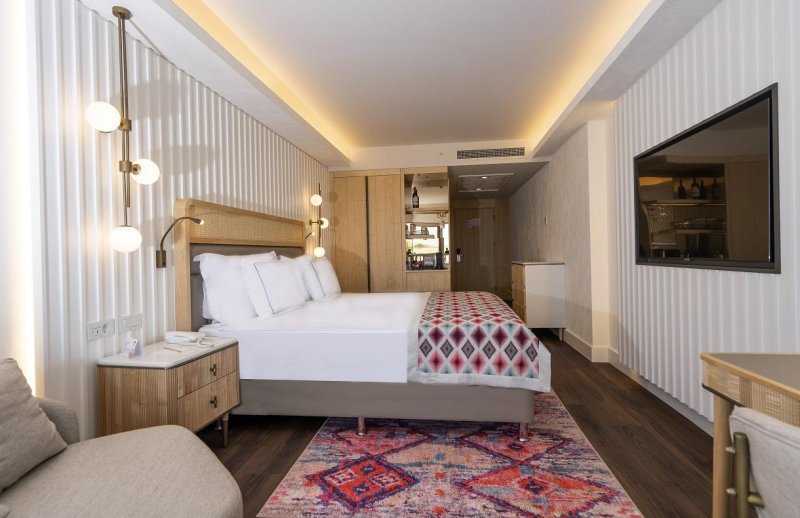 Antalya utazás Lara Barut Collection