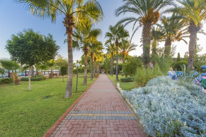 Alanya utazás Lonicera Resort Spa Hotel