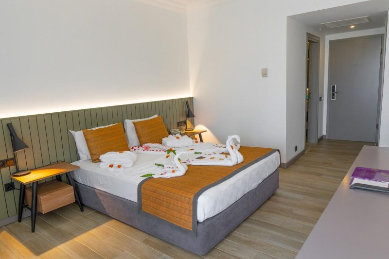 Kemer utazás Queens Park Goynuk