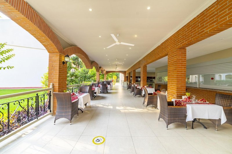 Kemer utazás Queens Park Goynuk