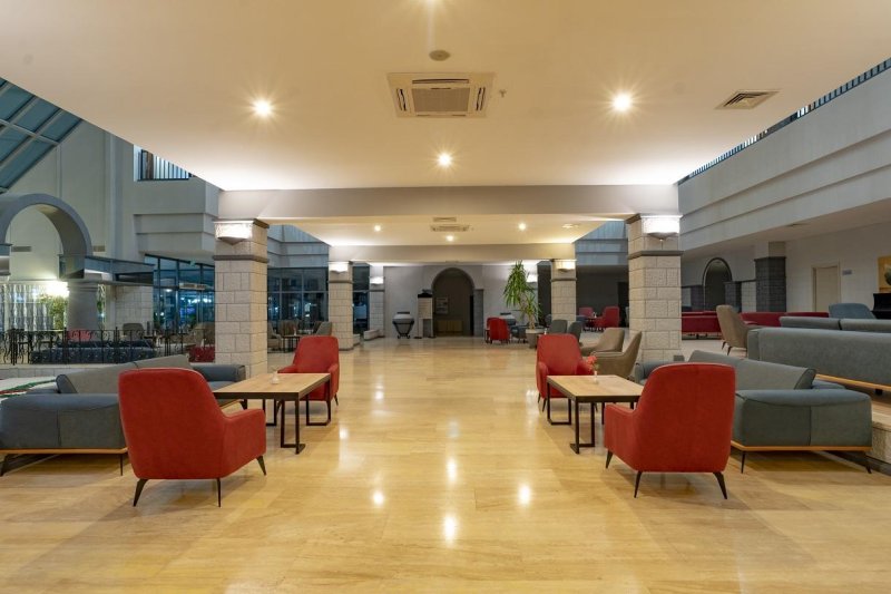 Kemer utazás Queens Park Goynuk