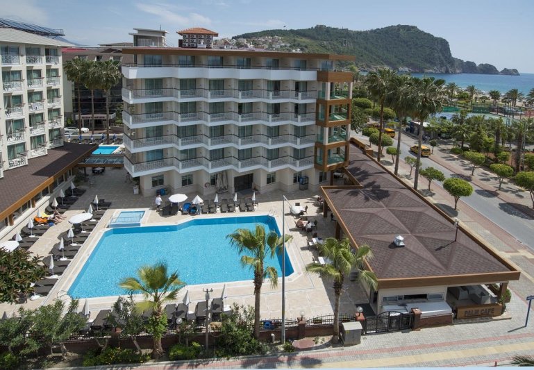 Alanya utazás Riviera Hotel