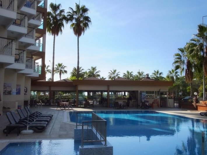 Alanya utazás Riviera Hotel