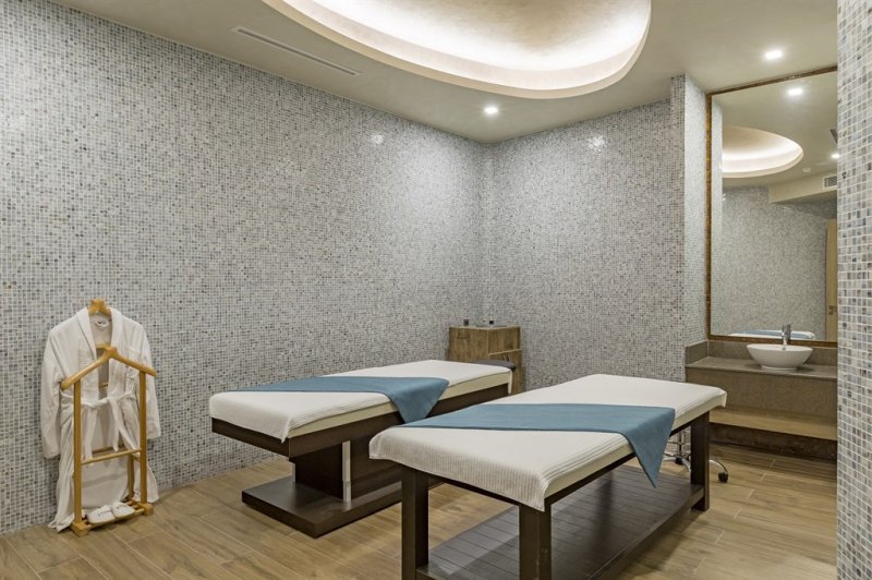 Antalya utazás Royal Seginus