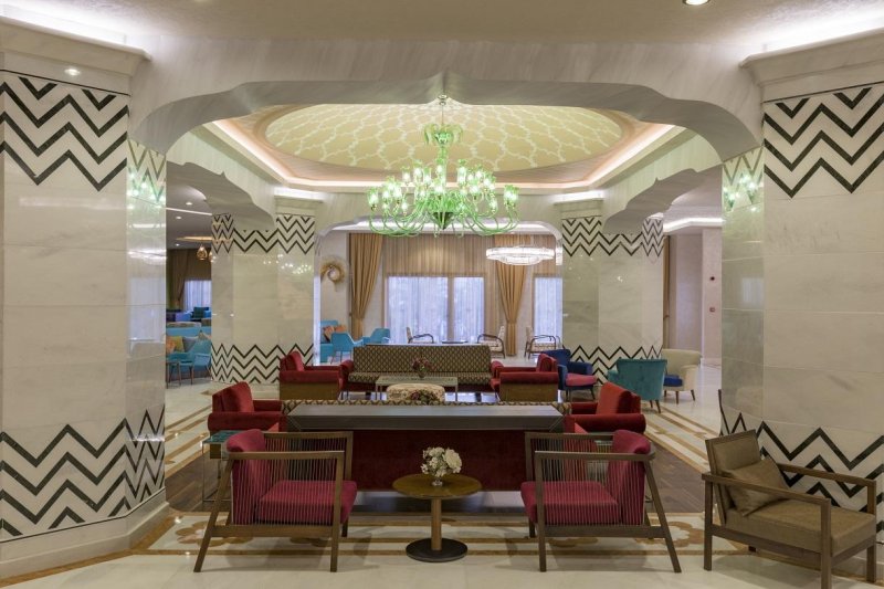 Royal Taj Mahal Side