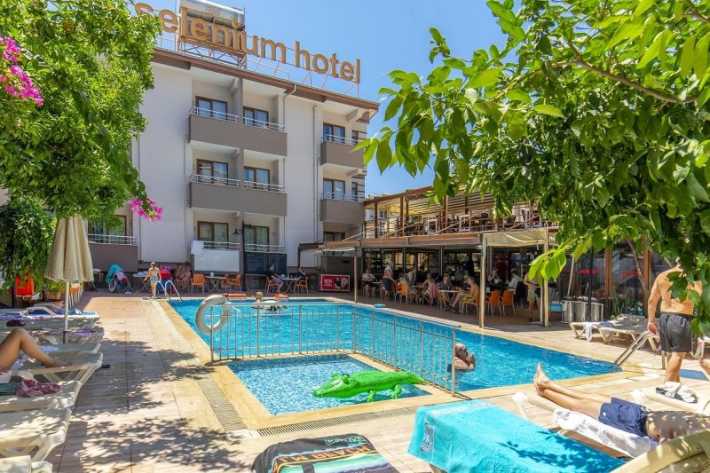 Selenium Hotel Side