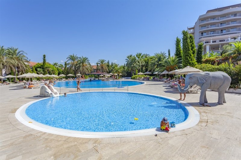 Starlight Resort Hotel Side