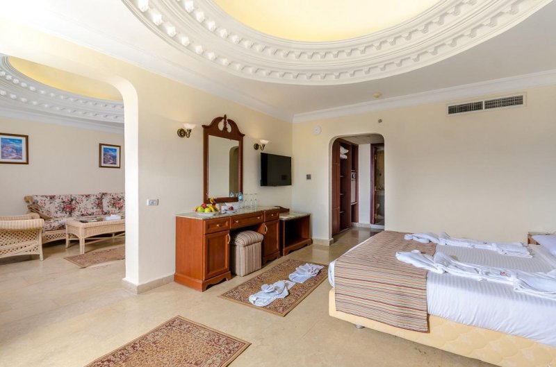 Hurghada utazás Titanic Beach