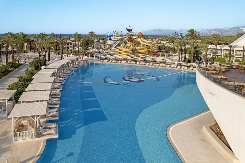 Antalya utazás Titanic Deluxe Lara