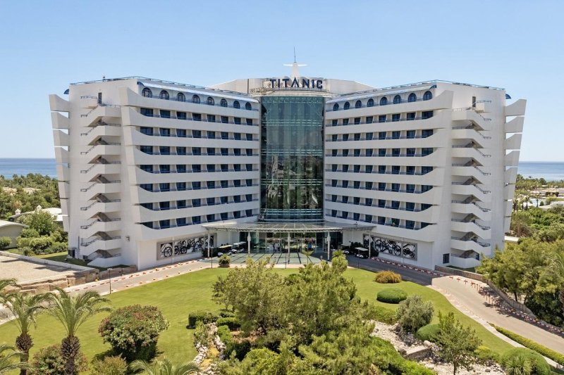 Antalya utazás Titanic Deluxe Lara