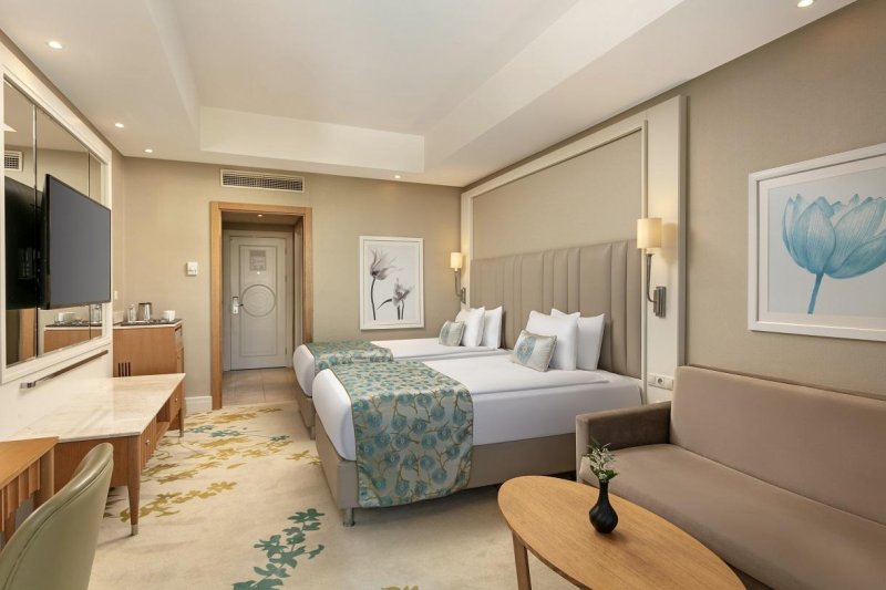 Antalya utazás Titanic Deluxe Lara