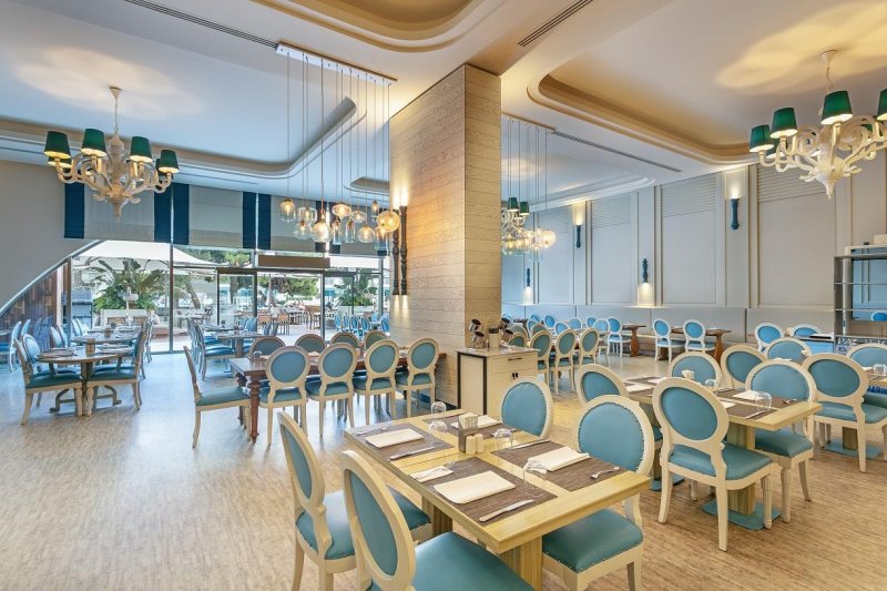 Antalya utazás Titanic Deluxe Lara