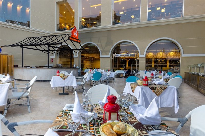 Hurghada utazás Titanic Royal