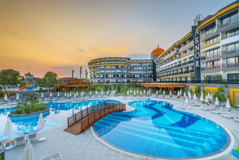 Arnor De Luxe Hotel & Spa Side