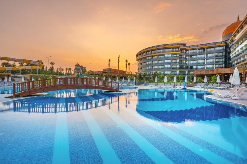 Arnor De Luxe Hotel & Spa Side