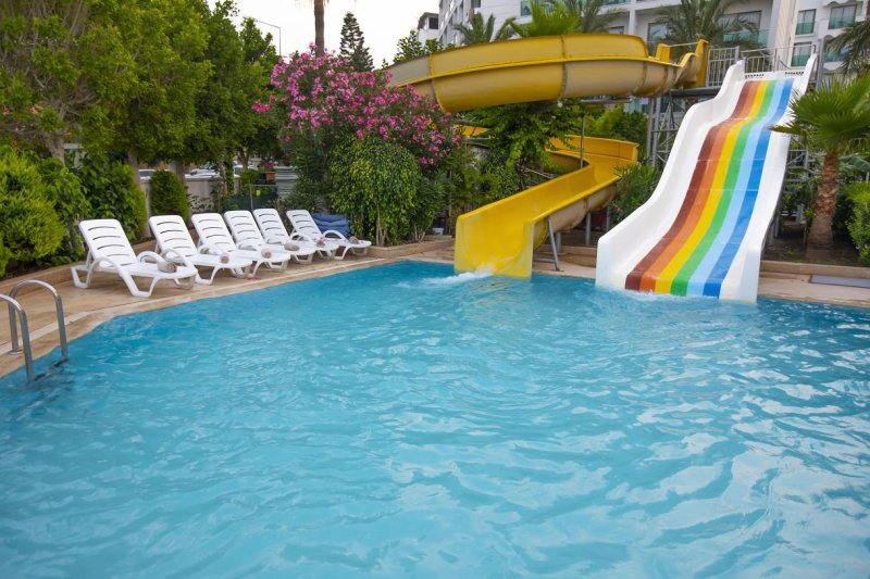 Antalya utazás Club Falcon Hotel