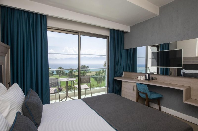 Antalya utazás Club Falcon Hotel