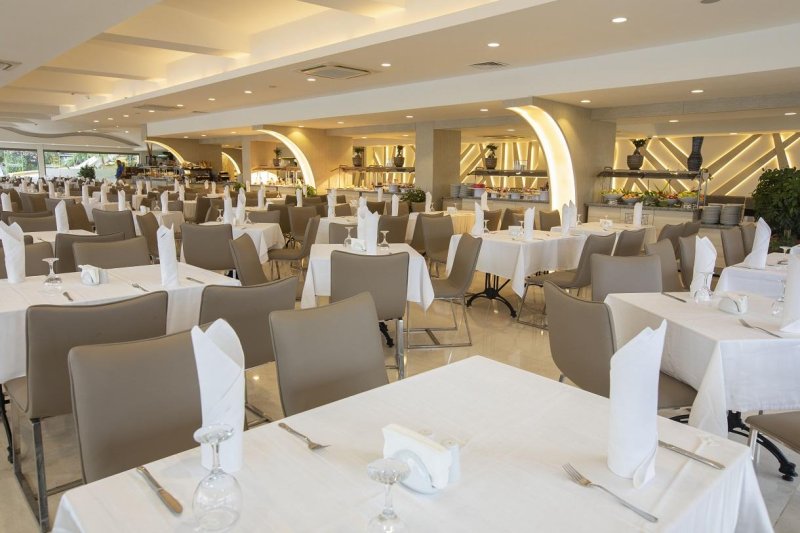 Antalya utazás Club Falcon Hotel