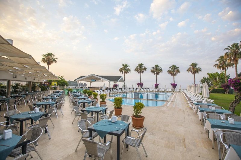 Antalya utazás Club Falcon Hotel