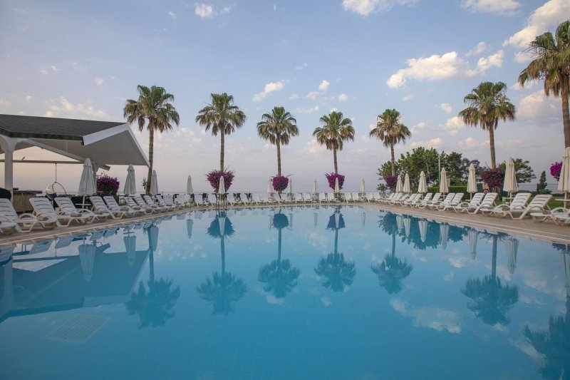 Antalya utazás Club Falcon Hotel