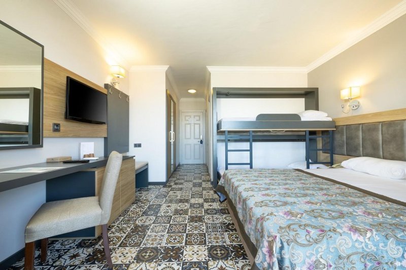 Kemer utazás Crystal Aura Beach Resort & Spa