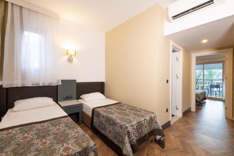 Kemer utazás Crystal Aura Beach Resort & Spa