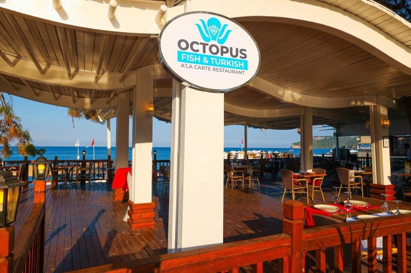 Kemer utazás Crystal Aura Beach Resort & Spa