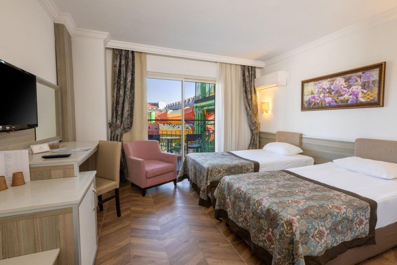 Kemer utazás Crystal Aura Beach Resort & Spa