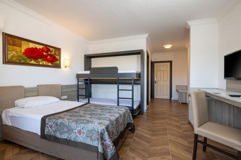 Kemer utazás Crystal Aura Beach Resort & Spa