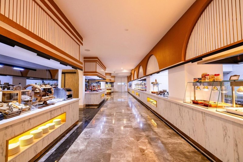 Antalya utazás Granada Luxury Red