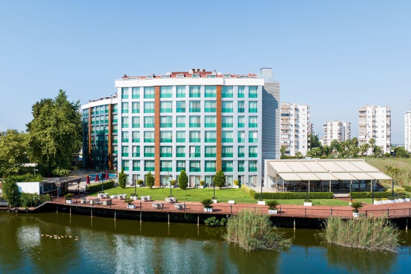 Antalya utazás Aska Lara