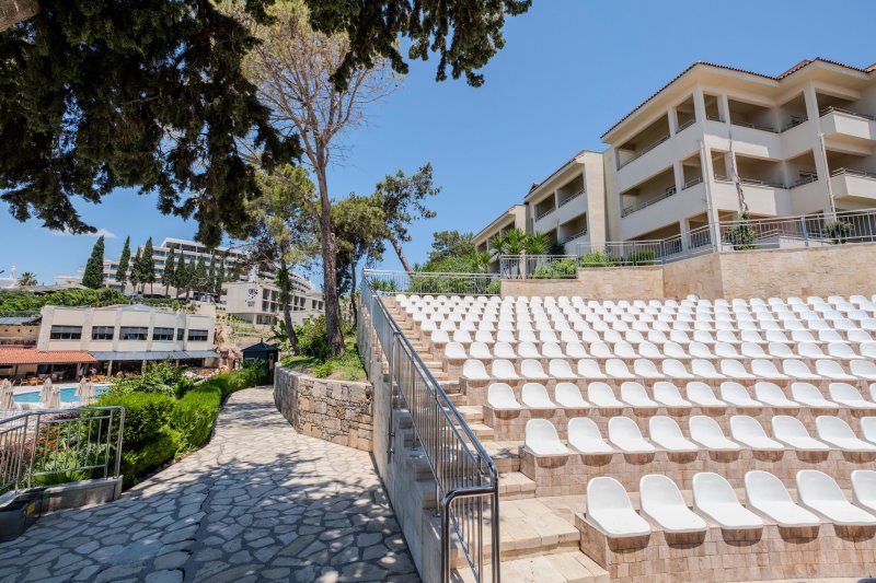 Club Melas Prive Side