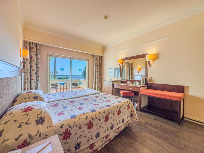 Side utazás Club Melas Prive