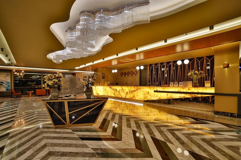 Diamond Deluxe Hotel Side