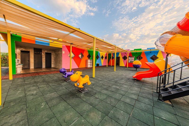 Dream Fun World Side
