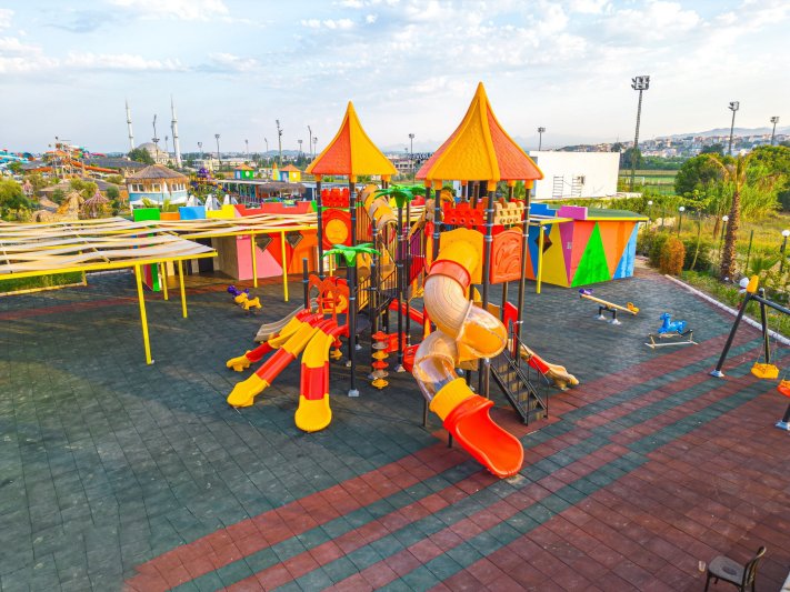 Dream Fun World Side