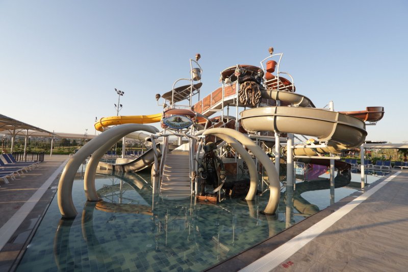 Dream Water World Side