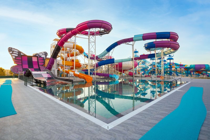 Dream Water World Side
