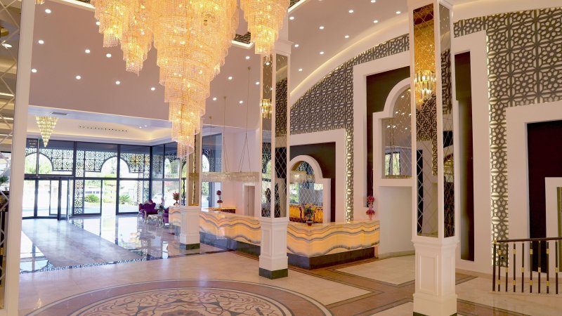 Dream World Palace Side