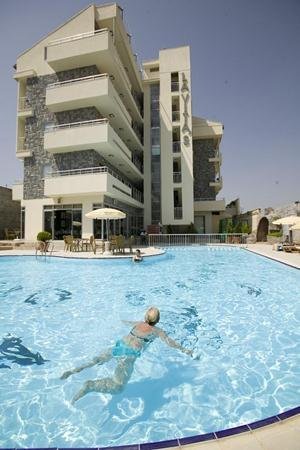 Lavitas Hotel Side
