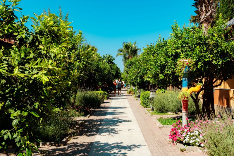 Ozlem Garden Side