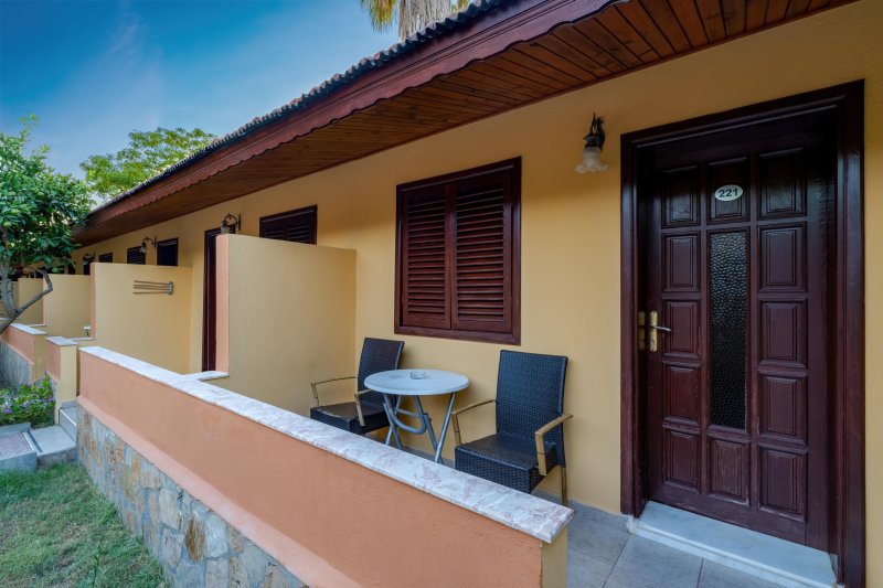 Ozlem Garden Side