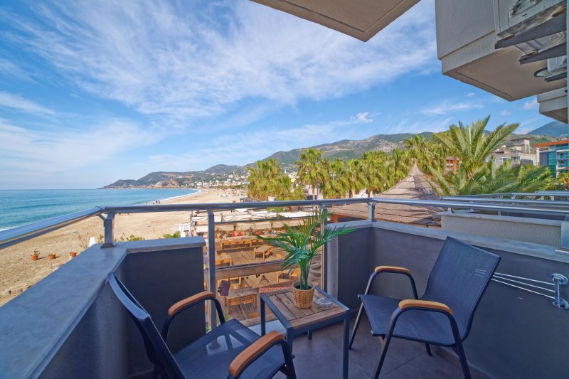 Alanya utazás Royalisa Palmiye Beach