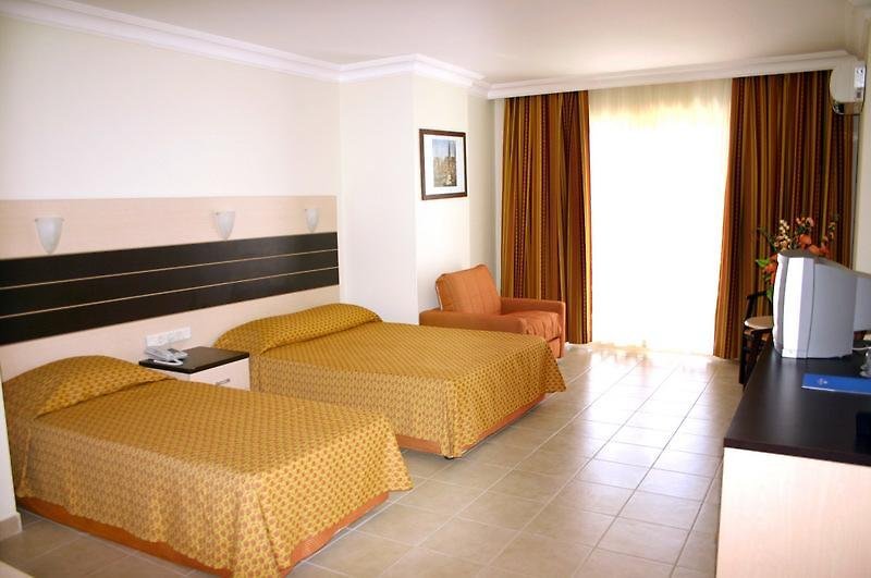 Alanya utazás White City Beach Hotel