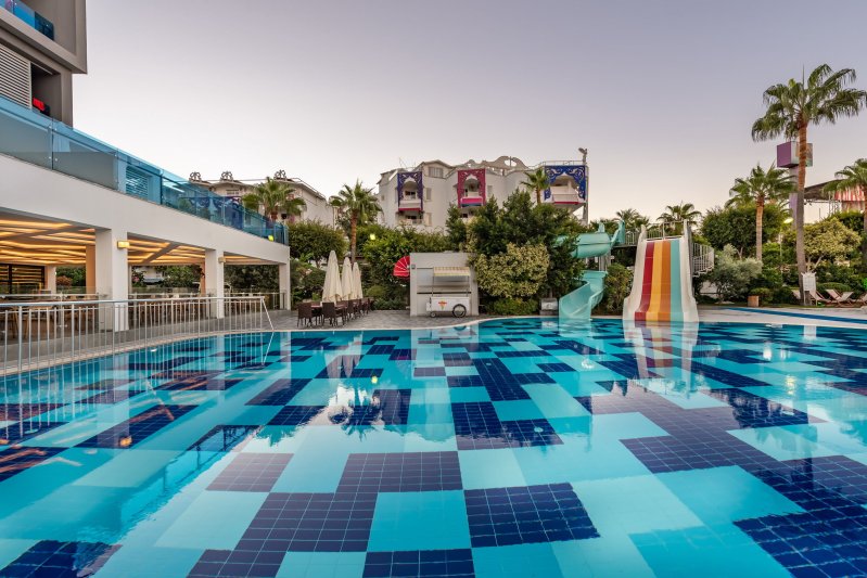 Alanya utazás White City Beach Hotel