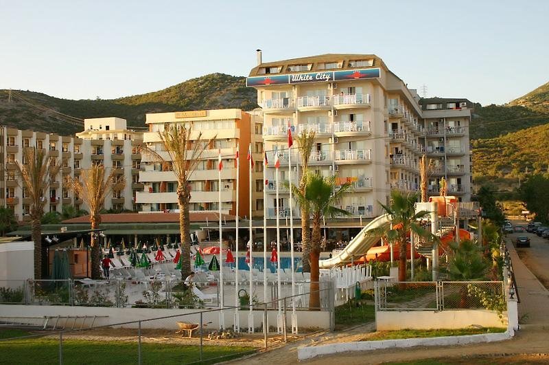 Alanya utazás White City Beach Hotel