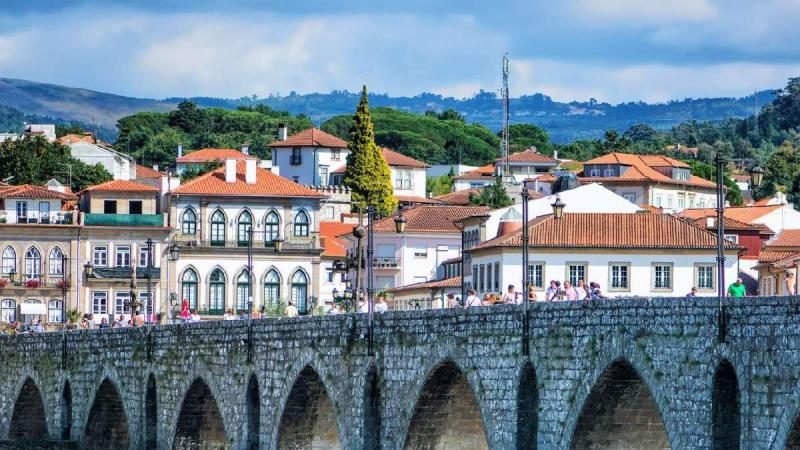 Ezerarcú Portugália