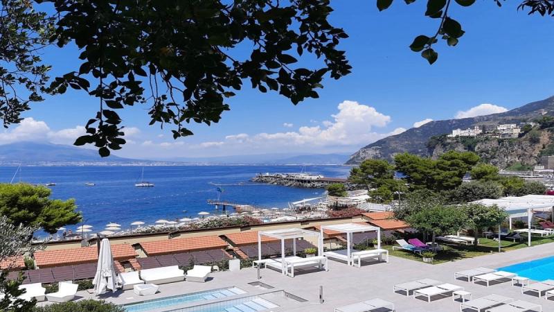 Nápoly Vico Equense utazás Le Axidie Hotel & Resort